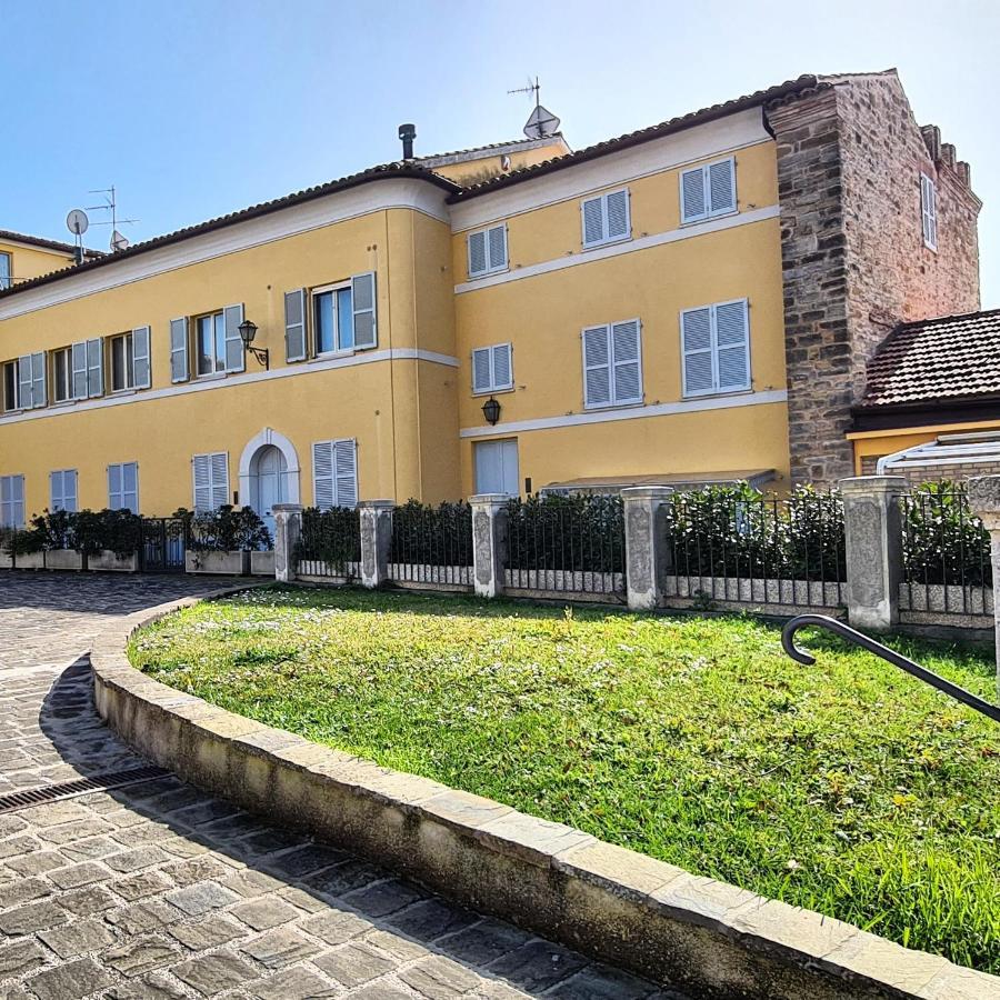 "Nido Del Falco" Palazzo Ricotti Камерано Екстер'єр фото